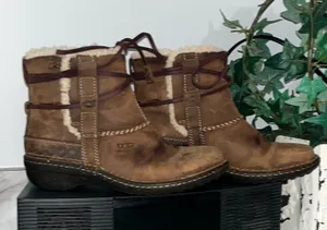 UGG Women’sankle boots size 6 thumbnail 1