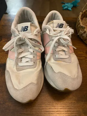NEW BALANCE 237 size 9.5 US, Trainers In White And Pastel Pink Lace Up Sneaker thumbnail 2