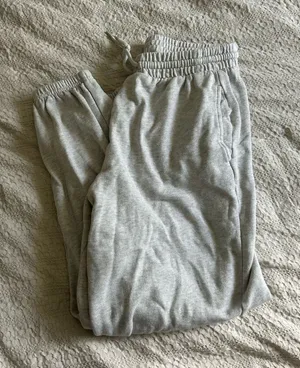 2 Old navy sweat pants  thumbnail 1
