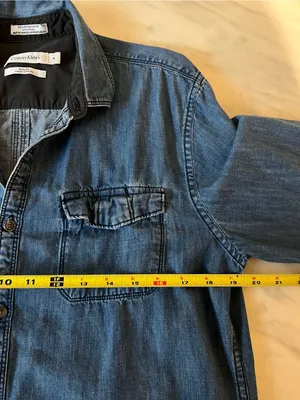 Calvin Klein Women’s M Blue Chambray Denim Button Down Shirt Body Fit thumbnail 3