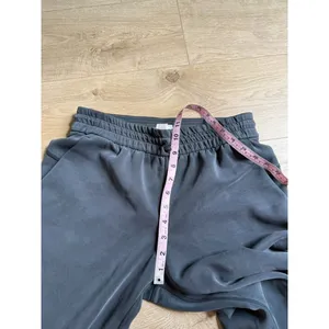 Lululemon Softstreme High-Rise Straight-Leg Cropped Pant 22" Black/gray Size 6 thumbnail 8