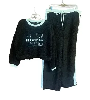 Almost Famous 2-Pc Sherpa Lounging Set 1X Top 2X Pants NWT thumbnail 1