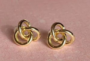 Boutique Simple knot stud earrings❤️ brand new!! thumbnail 3