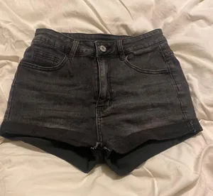 SheIn Black Shorts thumbnail 1