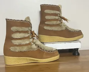Vintage 70s Snowland Faux Fur‎ Boots Size 8 Sherpa Lined Lace Up Retro Winter thumbnail 1