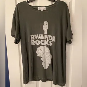 Wildfox Rawanda Rocks Women’s Grey Oversized Tee Shirt Size Medium thumbnail 3