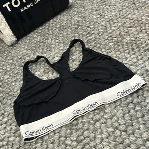 Calvin Klein Classic Black Razor Back Sports Bra Size Medium thumbnail 3