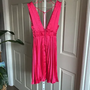 Sincerely Jules satin Deep V Neck Accordion Pleated Hot Pink Satin Dress Xs thumbnail 6
