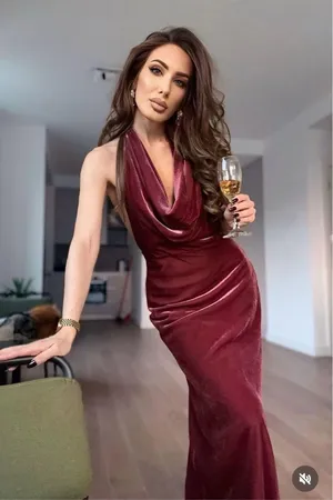 Zara maxi holiday dress velour Velvet Halter in Burgundy wedding party evening thumbnail 1