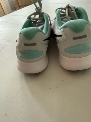 Nike women’s runnning shoe size 6 thumbnail 3