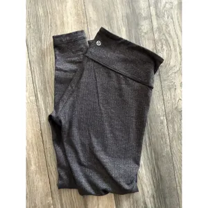 Lululemon 28” Wunder Under HR Gray Textured Knit Size 10 High Rise‎ Women’s thumbnail 3