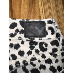 American Eagle Junior‎ Jean Denim Shorts Cow spotted sz 00 thumbnail 5