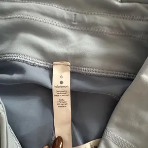 Lululemon Athletica Light Gray Leggings EUC thumbnail 4