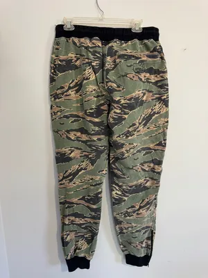 Hello Kitty X Staple Pigeon Camo Sweatpants- XL thumbnail 5
