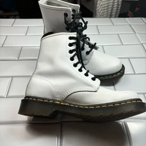 Dr/Doc Martens 1460 SMOOTH LEATHER LACE UP BOOTS‎ US 7 White thumbnail 11