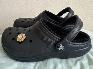 Crocs Black Faux Fur Fuzz-Lined Slip On Clog Round Toe Womens size 8 thumbnail 1