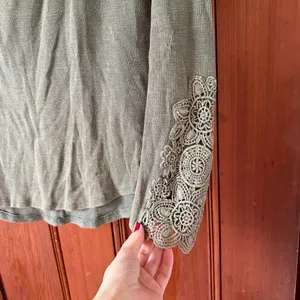 American Eagle Green Henley Waffle Long Sleeve Lace Sleeve Detail Size Medium thumbnail 3