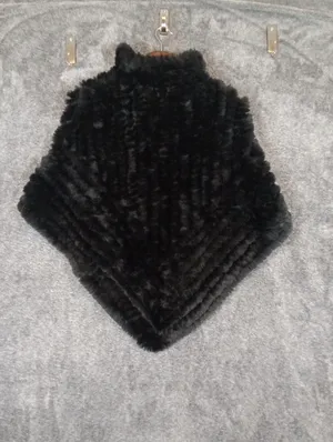 J Mclaughlin Black Faux Fur Poncho Pull Over One Size Mob Wife Old Money Datenig thumbnail 7