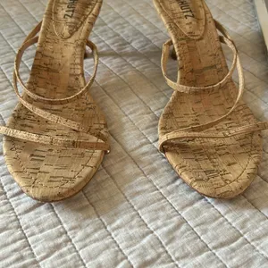 Schutz anthro Evenise strapy 90’s Y2K Kitten Heel Sandals Natural cork size 9 thumbnail 3