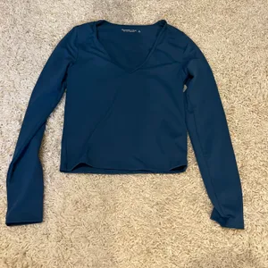 Abercrombie Soft And Cozy V Neck Long Sleeve Size Small thumbnail 2