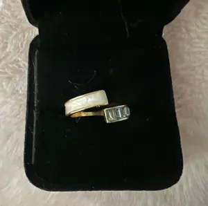 Gorgeous Ladies Golden Faux Gemstone Adjustable Statement Ring Size 7-9 thumbnail 1