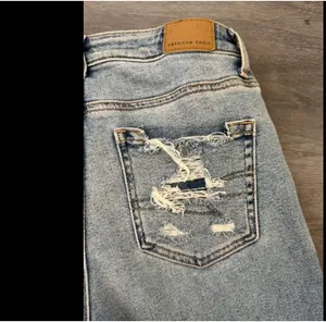American Eagle Jeans Ripped thumbnail 4