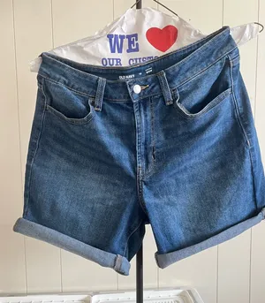 Old Navy Blue Denim Cuffed Jean Women’s Shorts thumbnail 1