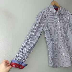 Tommy Hilfiger Button Up Shirt Size M Blue Striped Oxford Prep Classic Academia thumbnail 2