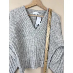 Topshop Women’s Light Grey Ribbed V Neck Sweater Size XS NWT Cozy thumbnail 6
