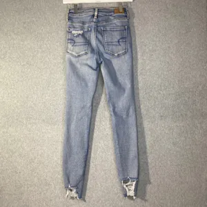 American Eagle Skinny Jeans Womens Sz 2 Light Wash Ripped Distressed EUC Stretch thumbnail 2
