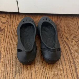 CROCS Womens Kelli Ballet Flat Size 8 Black Rubber Slip On Shoe Casual Cutouts thumbnail 4