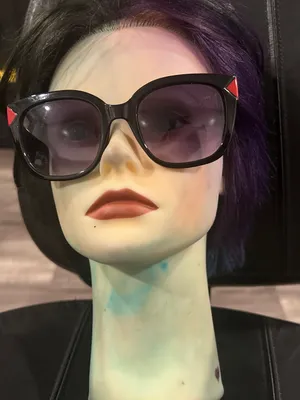 Guess Black Cat-Eye Sunglasses with Pink Corner Accents thumbnail 2