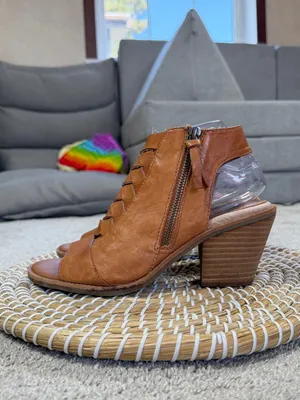 Sofft Women’s Mckenna Leather Sandals Blocked Heels Peep Toe in Cognac 8 thumbnail 4