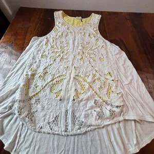 Akemi + Kin Anthropologie White Lace Yellow Lined High-Low Tank Top Large thumbnail 7