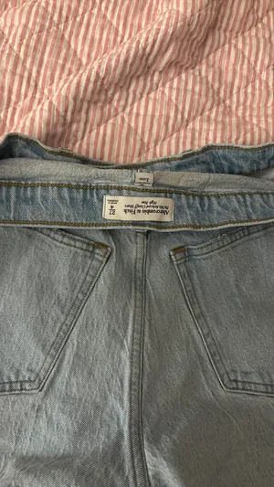 Abercrombie 90s Relaxed Cut-Off Curve Love Shorts thumbnail 4
