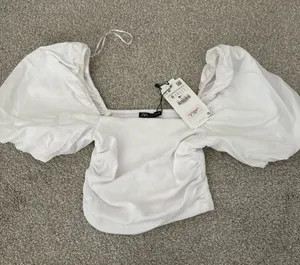 ZARA Puff Sleeve Top Crop thumbnail 1
