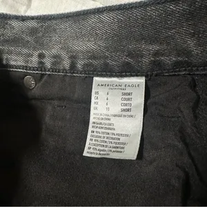 American Eagle Distressed Mom Jeans Size 6 Short thumbnail 5