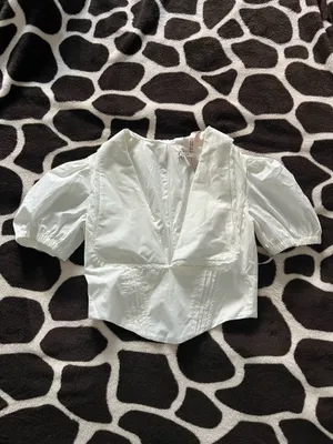 NWOT House of CB Augusta White Pin Tuck Top thumbnail 4