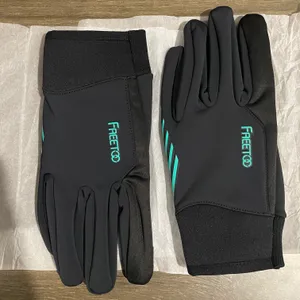 A Pair Of Touchscreen Gloves Black thumbnail 3
