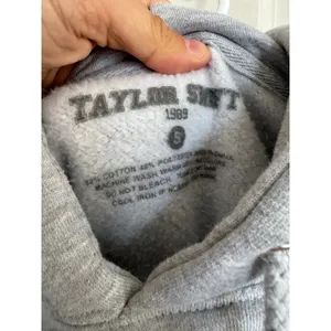 Taylor Swift‎ 1989 gray hoodie size small thumbnail 5