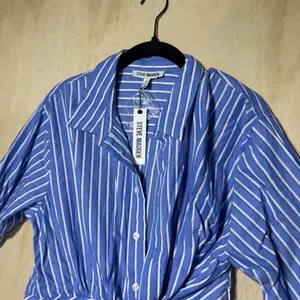 Steve Madden Shirt Dress Womens Medium Blue Stripe Tie Front Button Up NWT $79 thumbnail 2