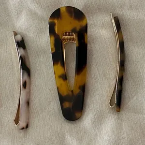 Set of Tortoise and Marble Hair Clips thumbnail 3