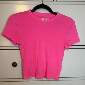 Aritzia TNA Chill Ortiz Cropped shirt thumbnail 1