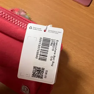 Lululemon NWT Everywhere Belt Bag 1L SOLD OUT Color: DTRE (Dessert Red) thumbnail 5