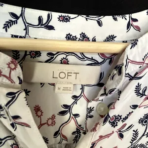 Ann Taylor LOFT floral blouse quarter zip pink‎ white top women's size M light thumbnail 3
