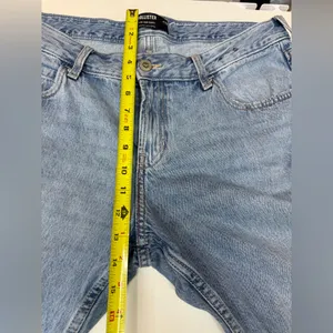 Hollister Low-Rise Baggy Distressed Light Wash Jeans Size 14R Y2K style thumbnail 4