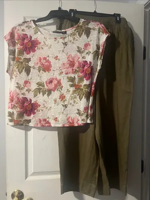 Tahari Olive Wide-Leg Pants with White Pink Floral Crop Top thumbnail 1