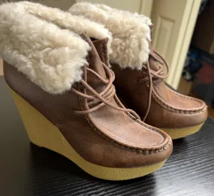 Size Us 8 Forever 21 Brown Faux Leather Fur Line Ankle Boots Women’s Lace Up . thumbnail 1