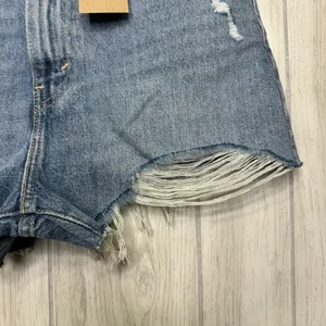 NWT Levi’s SilverTab Distressed High Rise Mom Shorts size 27 NEW thumbnail 9