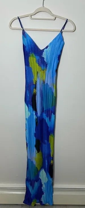 PrettyLittleThing blue abstract print plisse low back strappy maxi dress thumbnail 1